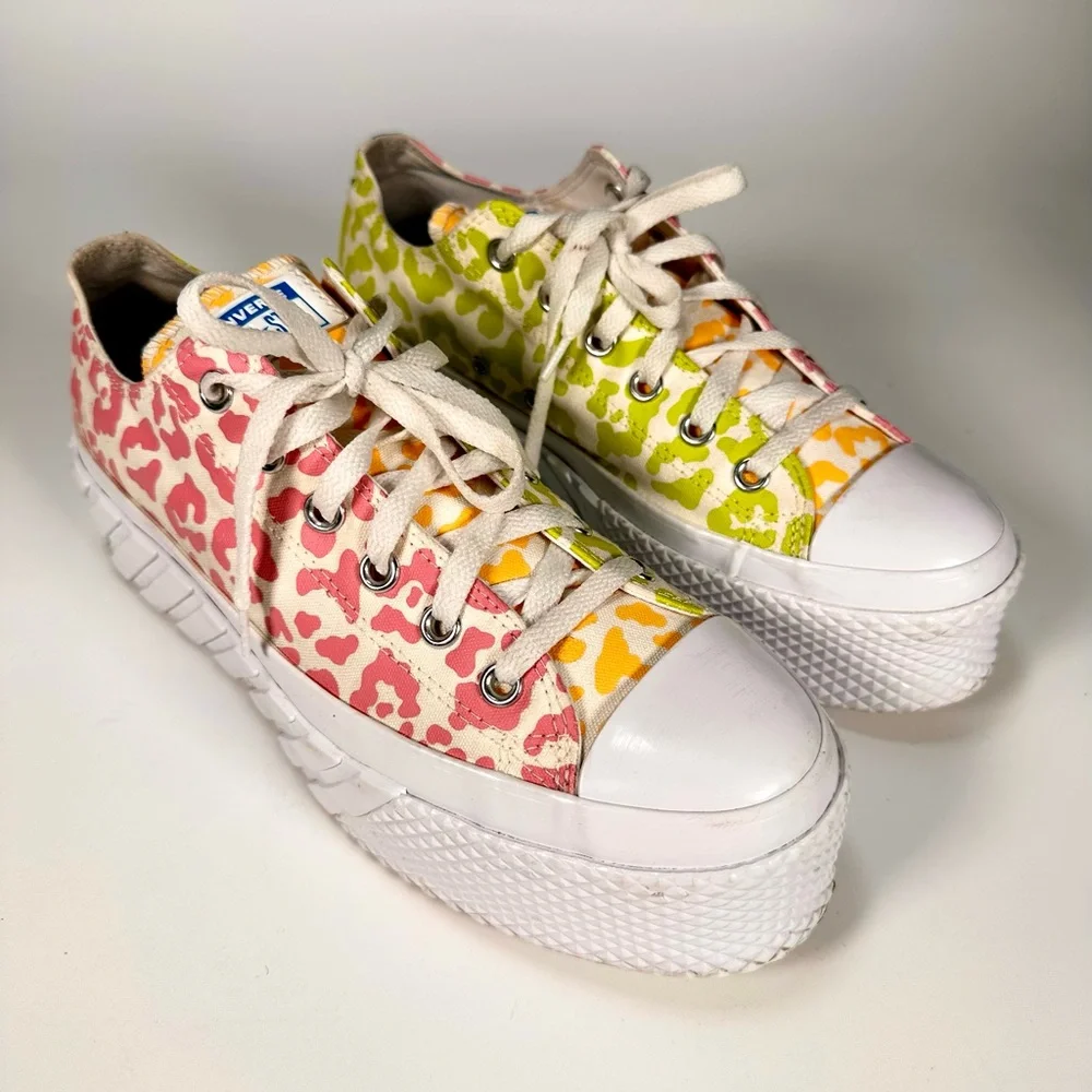 Converse Chuck Taylor Wild
All Star 2X Lift Platform Sneakers - Picture 2 of 9